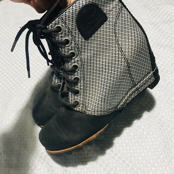 Sorel Womens Lexie Ankle Boots
Booties Black White Leather Cap Toe
Lace Up - Picture 8 of 12